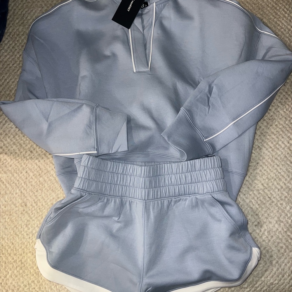 I’m selling this YPB neoKNIT Abercrombie set! Size small top and bottom